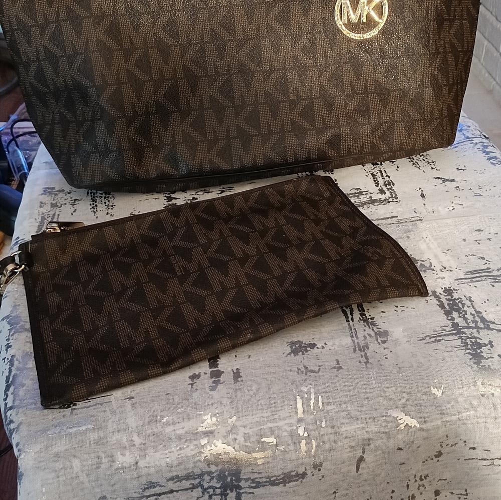 MK - Picture 3 of 3